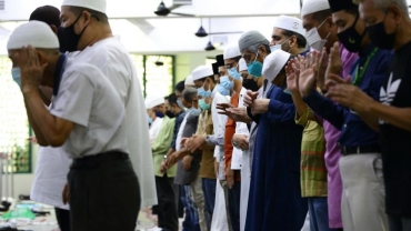Mosques to increase capacity to 75%; bookings no longer needed for second Friday prayer session