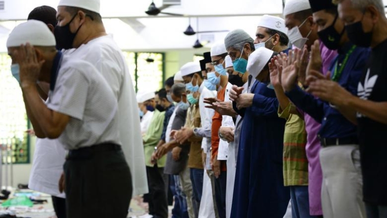 Mosques to increase capacity to 75%; bookings no longer needed for second Friday prayer session